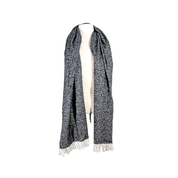 Agnona Cashmere Scarf Black Gray Plaid - Como Milano NWT Amicale Black & White Grey Effect Chevron Cashmere & Wool Blend Scarf